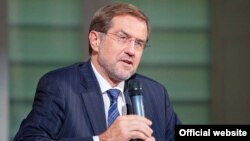 Moldova / Slovenia - Alojz (Lojze) Peterle, Slovenian politician, member of the European Parliament