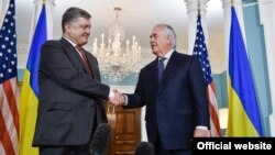 Президент України Петро Порошенко і держсекретар США Рекс Тіллерсон (праворуч), Вашингтон, 20 червня 2017 року