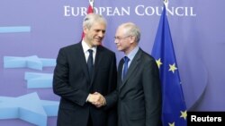 Прэзыдэнт Эўрапейскай рады Гэрман Ван Ромпэй і прэзыдэнт Сэрбіі Борыс Тадзіч перад сёньняшняй сустрэчаю міністраў замежных справаў краін Эўразьвязу ў Брусэлі