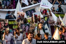 تظاهرات اعتراضی ایزدیان در قامشلی در شمال سوریه در پنجمین سالگرد کشتار ایزدیان سنجار به دست گروه داعش، اوت ۲۰۱۸