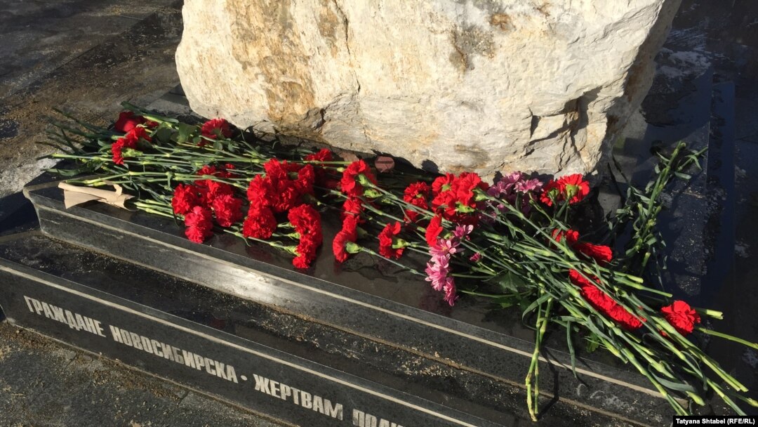 A commemoration in Novosibirsk for victims of Stalin's purges (file photo)