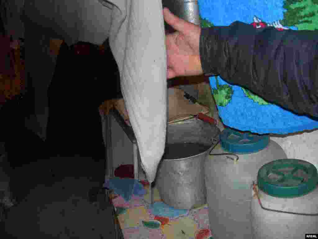 «Ay qardaş bunu çək e, axşam paltarı yuyub otaqdan asmışıq, səhər don vurub»