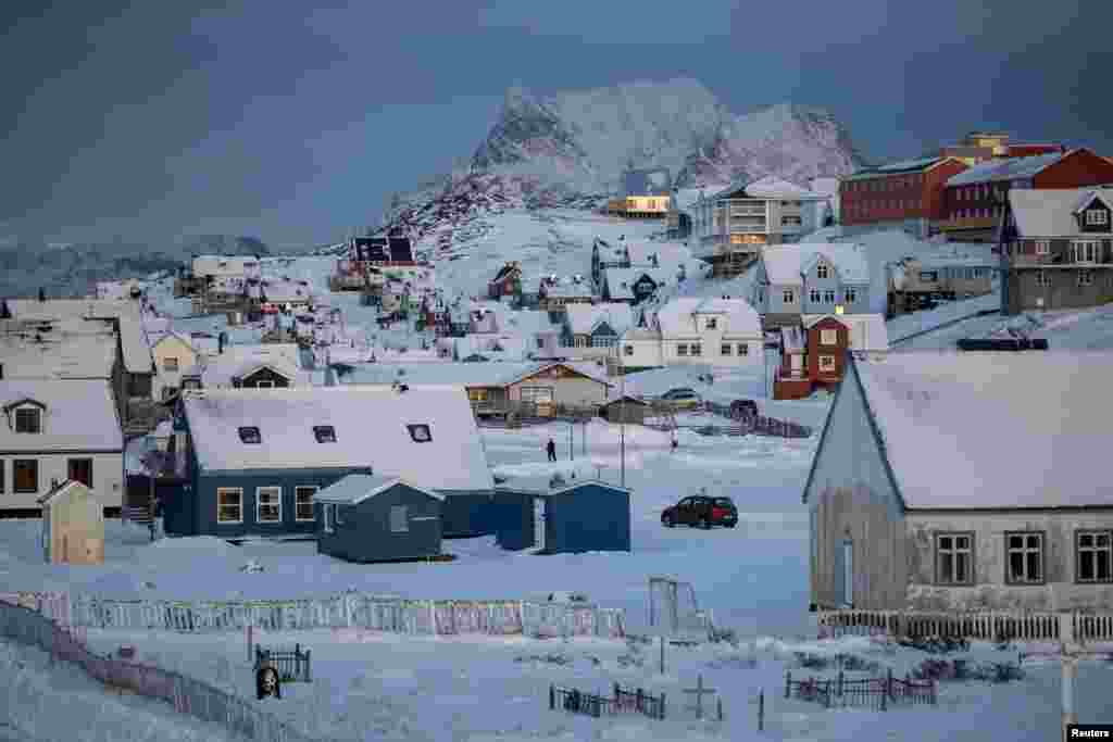 Вид на здания в Нууке в день встречи должностных лиц США с министрами иностранных дел Дании и Гренландии, 14 января 2026 года. REUTERS/Marko Djurica