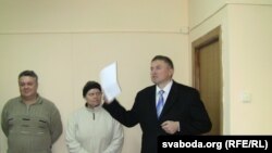 Дзьмітры Вус выступае на прэсавай канфэрэнцыі ў Менску