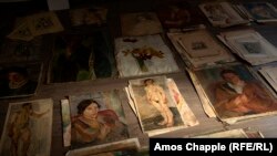 Dvije godine nakon što je u praškoj kući otkriveno umjetničko blago sa zastrašujućom prošlošću, vlasnik je objavio istorijske razmjere otkrića. Foto: Amos Chapple (RFE / RL)