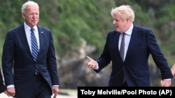 U.S. President Joe Biden (left) and British Prime Minister Boris Johnson in Cornwall on June 10. 