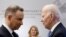Andrzej Duda lengyel és Joe Biden amerikai elnök Varsóban 2023. február 22-én
