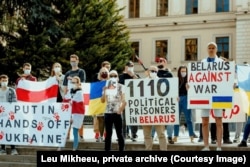 Леў Міхееў (справа) падчас беларускай акцыі ў Тбілісі