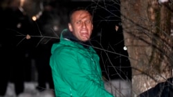 Лицом к событию. Навальный пошел на посадку. Зачем он рискует? 