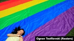 Estonia devine astfel prima țară post-sovietică în care căsătoriile gay sunt legale.