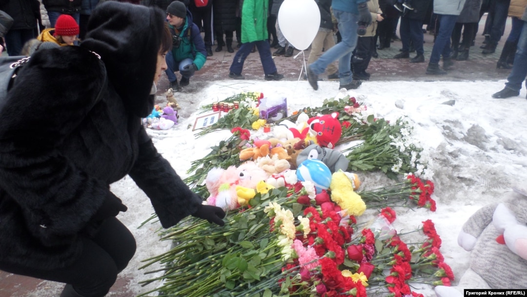 Стихийный мемориал в Новосибирске