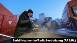 Ілюстраційне фото. Організація World Central Kitchen безплатно годує усіх охочих гарячими стравами під час масштабних відключень світла, Київ, січень 2026 року