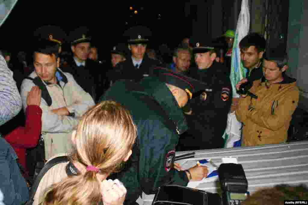 Полиция оештыручылардан протоколга кул куйдыра