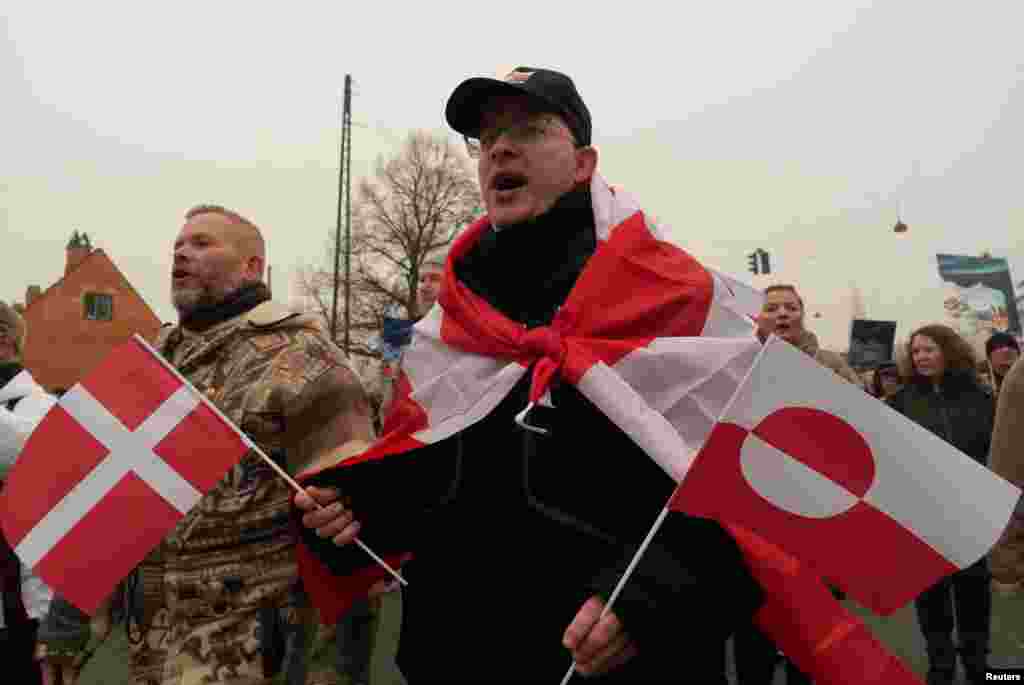 Протестующие принимают участие в демонстрации в поддержку Гренландии в Копенгагене, Дания, 17 января 2026 года. REUTERS/Tom Little