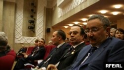 Не попавшие на конгресс активисты национального движения убеждены, что лучшие места в зале достались «свадебным генералам»