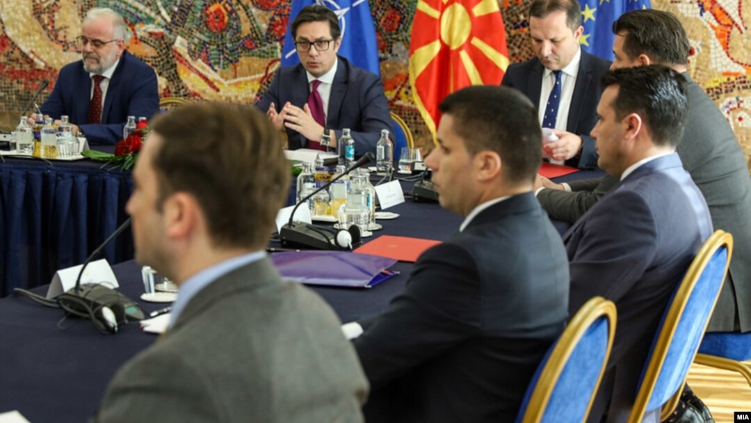 Лидерите на политичките партии на средба во кабинетот кај претседателот Стево Пендаровски.