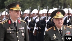 Turkey -- Turkish Chief of Staff General Ilker Basbug (L) and Azerbaijani Defense Minister General Safar Abiyev inspect a guard of honour in Ankara, 24Apr2009