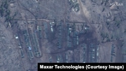 Спутниковый снимок российской военной техники в Воронежской области, граничащей с подконтрольной правительству Украины частью Луганской области, осень 2021 года
