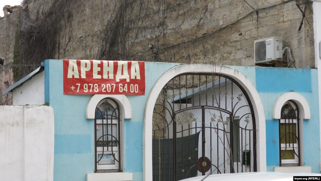 Закрытый магазин в Феодосии, февраль 2021 года