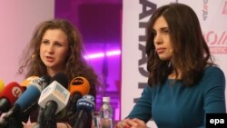 Pussy Riot members Nadezhda Tolokonnikova (right) and Maria Alyokhina at a Moscow news conference on December 27.