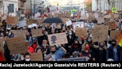 Protestat në Poloni kundër ligjit të abortit. 