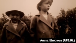 Бенильда (справа) с сестрой Леонидой накануне депортации. 1940 г.