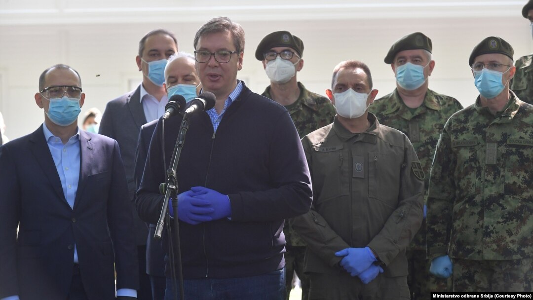 Predsednik Srbije Aleksandar Vučić na otvaranju bolnice za lečenje obolelih od COVID-19 u Vojnomedicinskom centru Karaburma u Beogradu, 23. april 2020.