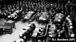 Foto nga seanca e parë e gjyqit kundër nazistëve më 20 nëntor 1945 në Nuremberg, Gjermani. 