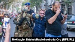 Поліція затримала 51 активіста, у тому числі – голову одеського міського осередку «Традиції і Порядку» Іллю Попкова (в центрі)