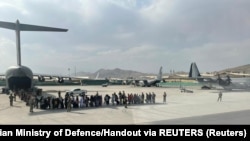آرشیف- عملیات تخلیه از میدان هوایی کابل. August 27, 2021