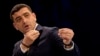 George Simion az elnöki vita közben Bukarestben 2025. május 8-án