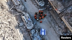 Urmările impactului unei rachete iraniene în Israel, în iunie 2025. 