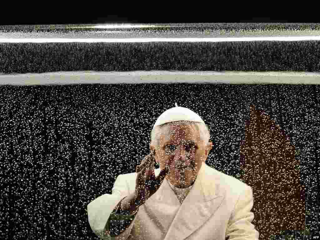 Попи Рум дар Ватикан бо ибодат соли навро пешвоз гирифт