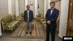 محمود احمدی‌نژاد و اسفندیار رحیم‌مشایی، از مسئولان دانشگاه ایرانیان