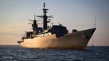 Fregata "Regina Maria" e marinës rumune gjatë një stërvitjeje ushtarake në Detin e Zi, pranë portit të Konstancës, Rumani, më 8 prill 2025.