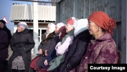 Ак-Терек айылынын тургундары алтын казган "Эдельвейс Голд" компаниясына нааразылык билдирип чогулушту 