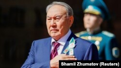 Kazakhstan - Kazakhstan's President Nursultan Nazarbayev listens to the national anthem on the Victory Day commemorations in Almaty, Kazakhstan May 9, 2018. REUTERS/Shamil Zhumatov