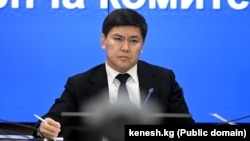 Gyrgyz parlamentiniň öňki deputaty we Bişkek şäher häkimliginiň ýer komissiýasynyň öňki agzasy Kuwanyçbek Kongantiýewe, wezipesinden hyýanatçylykly peýdalanandygy üçin, jerime salyndy.