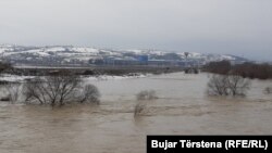 Përmbytjet në rajonin e Vushtrrisë nga lumi Sitnica.