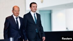 Kancelari gjerman, Olaf Scholz, dhe kryeministri i Kosovës, Albin Kurti. Berlin, 4 maj, 2022.