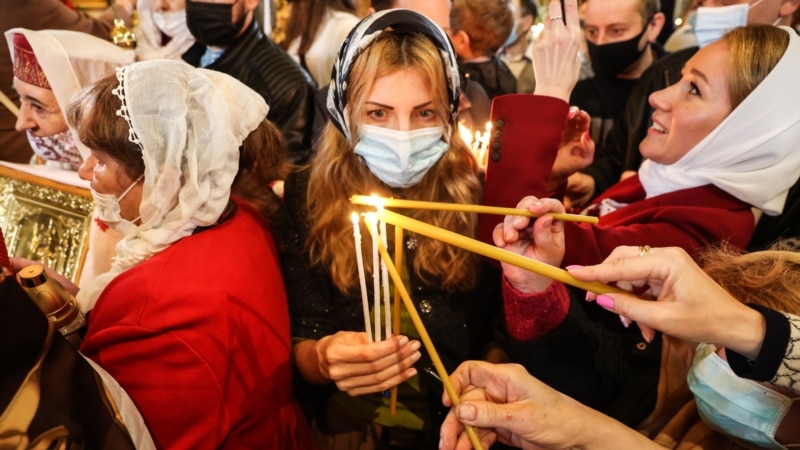 Orthodox Christians Mark Second Easter Under Pandemic Restrictions