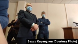 Сергей Беспалов (справа) на суде, Иркутск, 12 февраля 2021 года