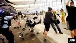 Protesti na aerodromu u Hongkongu 13. avgusta