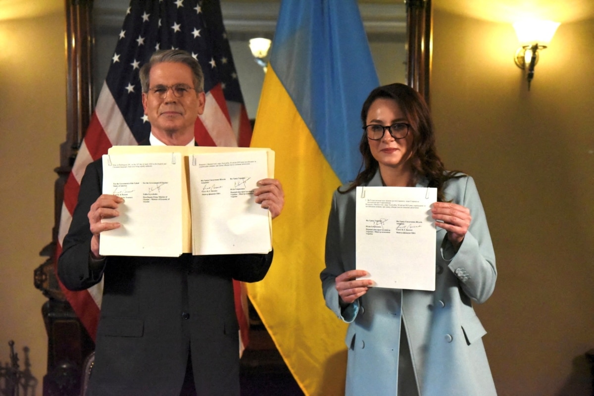 Опитування: 47% українців мають скоріше позитивні очікування від підписання угоди зі США про копалини