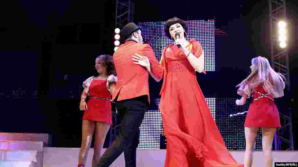 Мөнир Рахмаев һәм "Яңа гасыр" каналында хәбәрләр алып баручы&nbsp;Гөлүсә Исмәгыйлова 