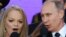 Владимир Путин и Лариса Долина на концерте, посвященном годовщине аннексии Крыма 18 марта 2015 г. 