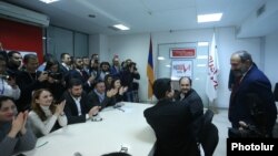 Armenia - Senior members of the My Step alliance applaud as Prime Minister Nikol Pashinian arrives at its headquarters in Yerevan, December 10, 2018.