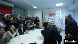 Armenia - Senior members of the My Step alliance applaud as Prime Minister Nikol Pashinian arrives at its headquarters in Yerevan, December 10, 2018.