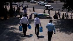 Архив. Тошкент кўчаларидан олинган тасвир. Сурат Reuters агентлигига тегишли. 2025 йил, 11 июн.