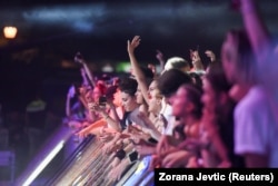 Pjesëmarrës në festivalin EXIT në Novi Sad, më 2021.